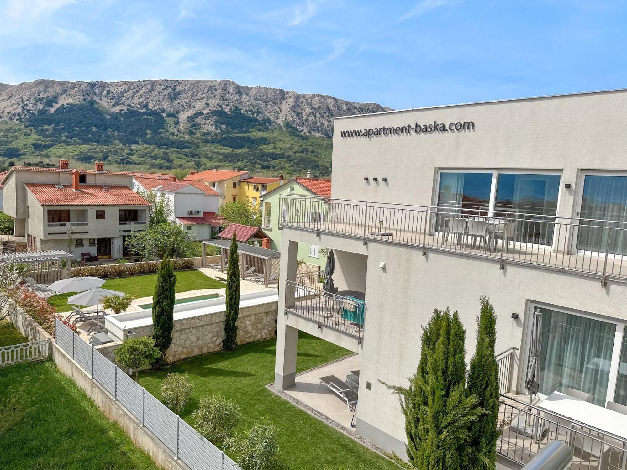 Apartment Baska - Main Building Bagian luar foto